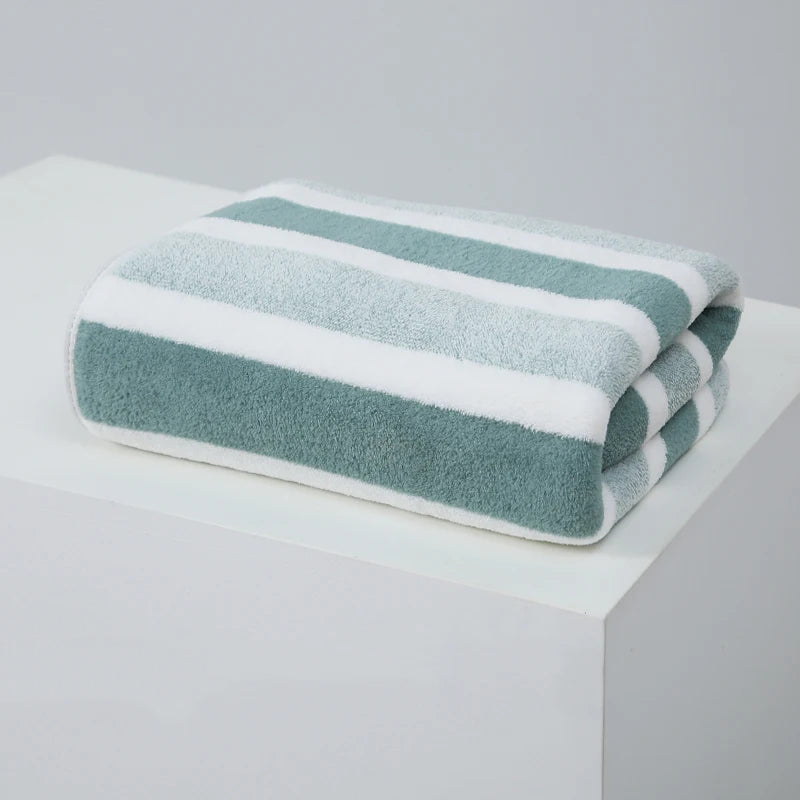 CloudCuddle Towel: Wrap Yourself in Everyday Luxur