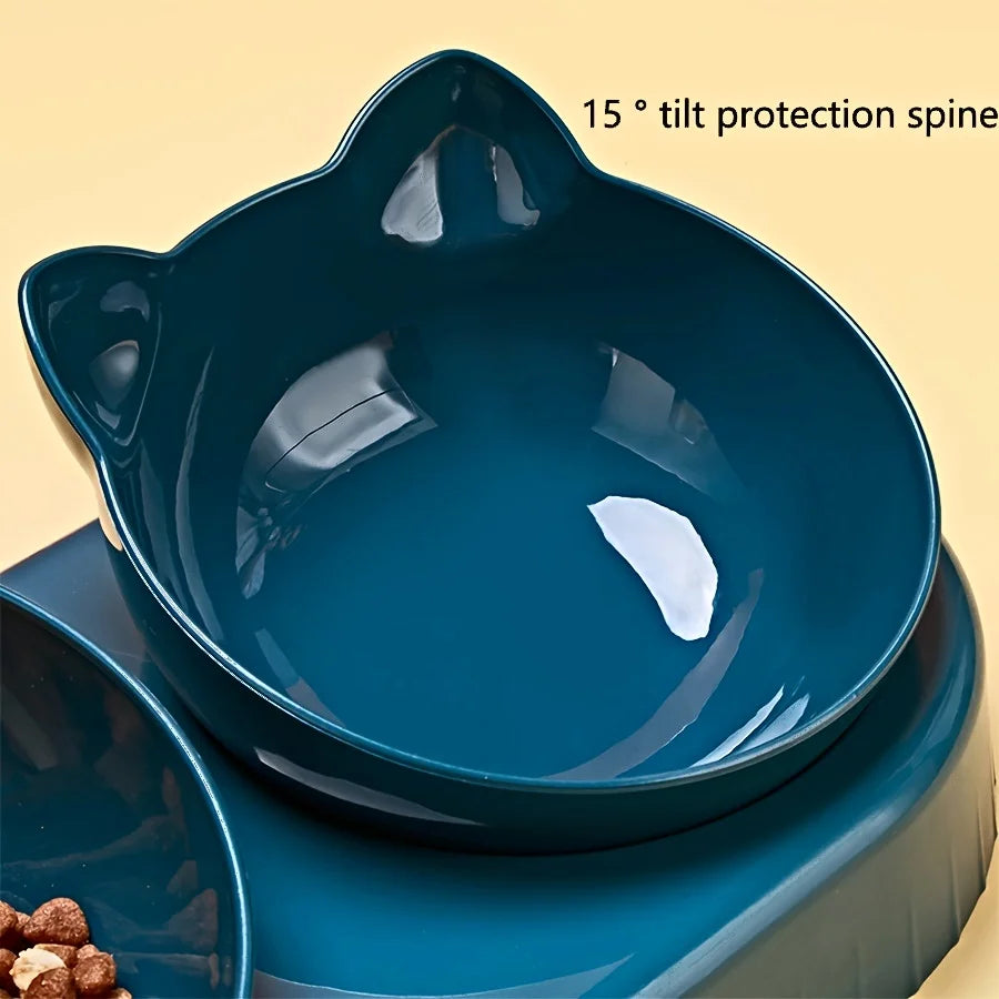 Rincón para morder y beber: el dúo perfecto para la hora de comer de tu gato