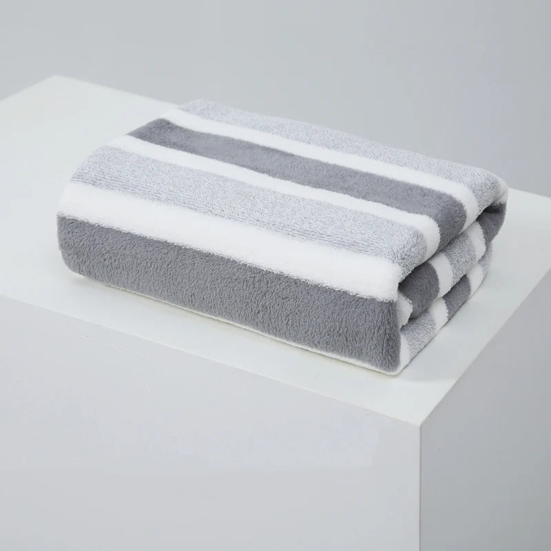 CloudCuddle Towel: Wrap Yourself in Everyday Luxur