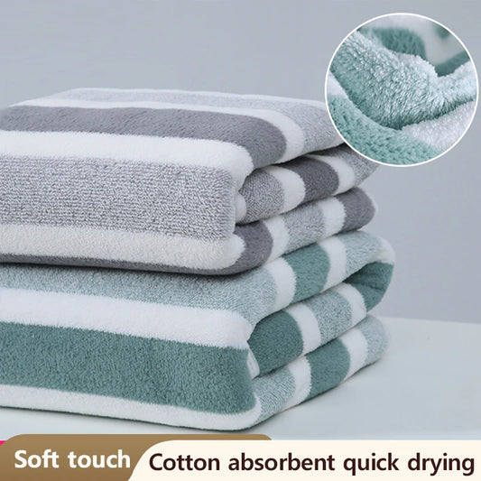 CloudCuddle Towel: Wrap Yourself in Everyday Luxur