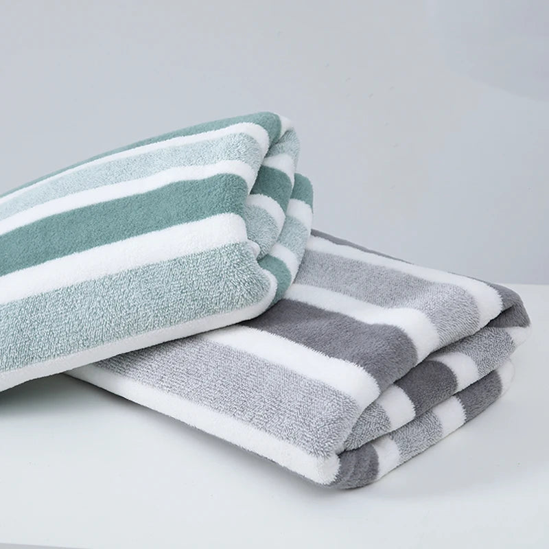 CloudCuddle Towel: Wrap Yourself in Everyday Luxur