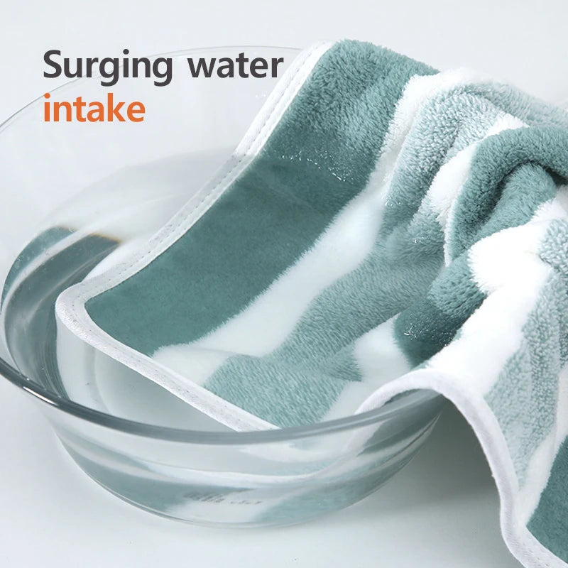 CloudCuddle Towel: Wrap Yourself in Everyday Luxur