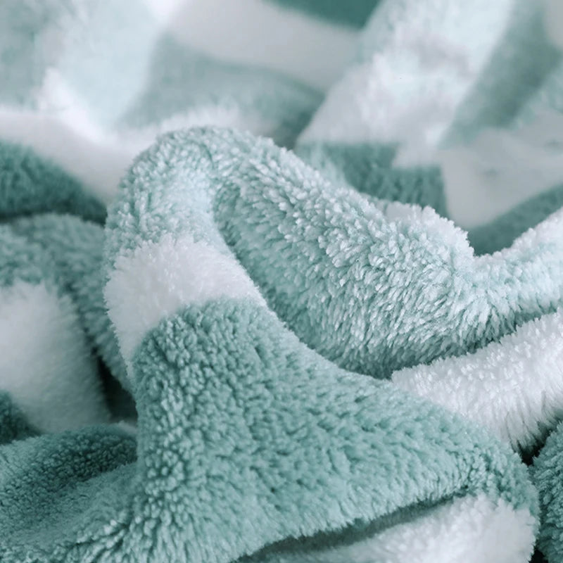 CloudCuddle Towel: Wrap Yourself in Everyday Luxur